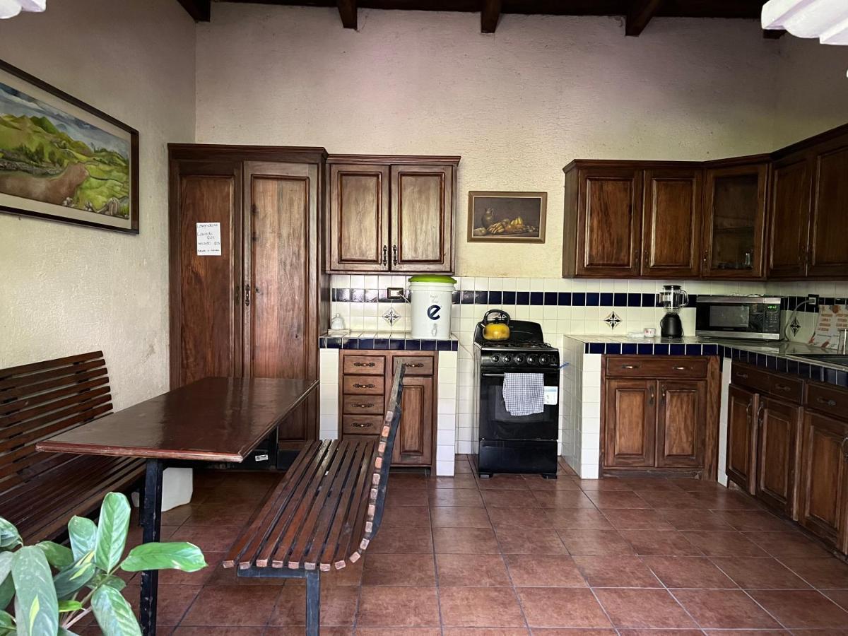 Casa Del Viajero Colonial Apartment Antigua Exterior photo